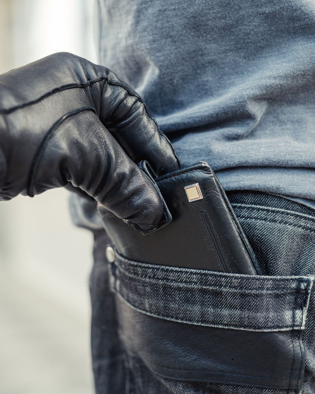 Pick Pockets Rigging How to Protect Your Valuables From Pickpockets in Italy - Seeing Italy